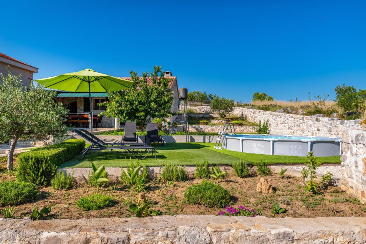 Holiday Home Ante With Beautiful Private Garden Nadin ภายนอก รูปภาพ