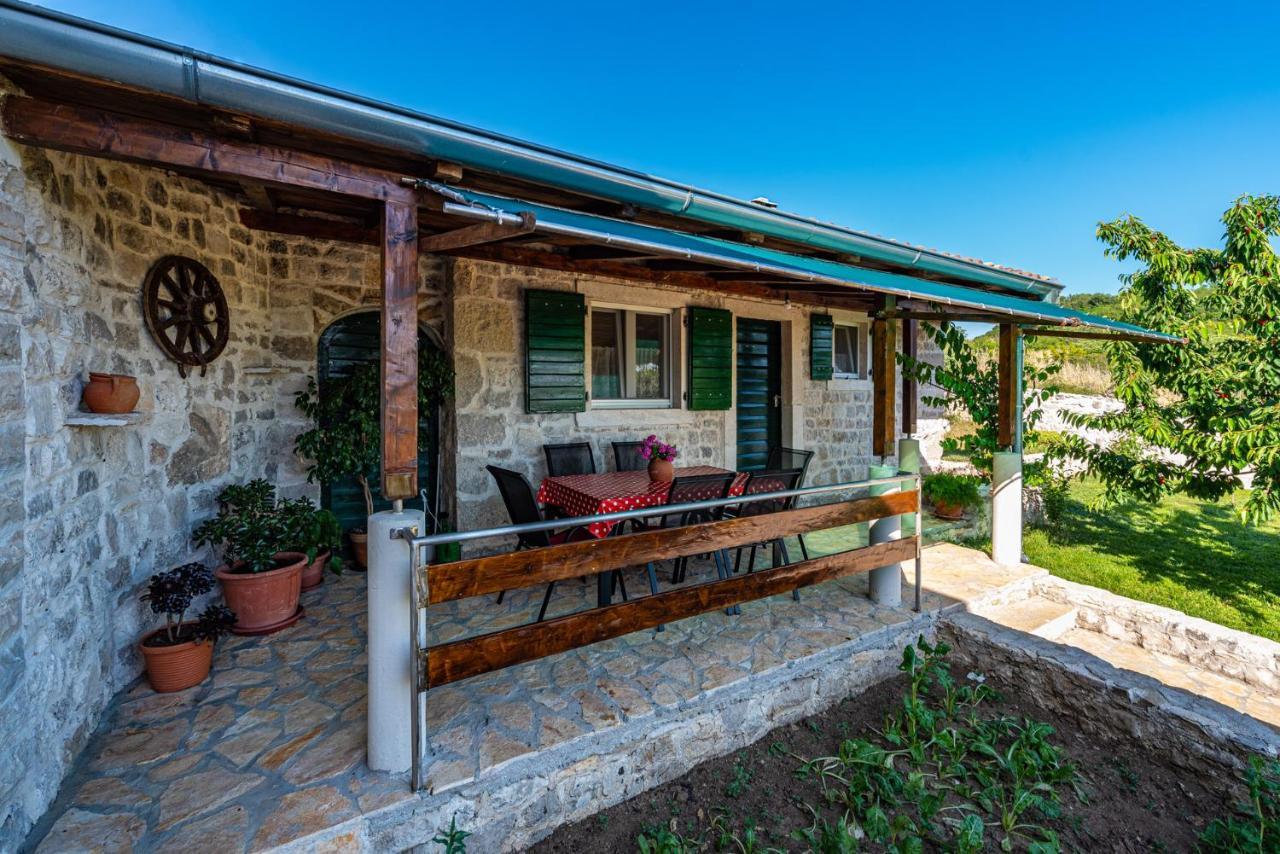 Holiday Home Ante With Beautiful Private Garden Nadin ภายนอก รูปภาพ