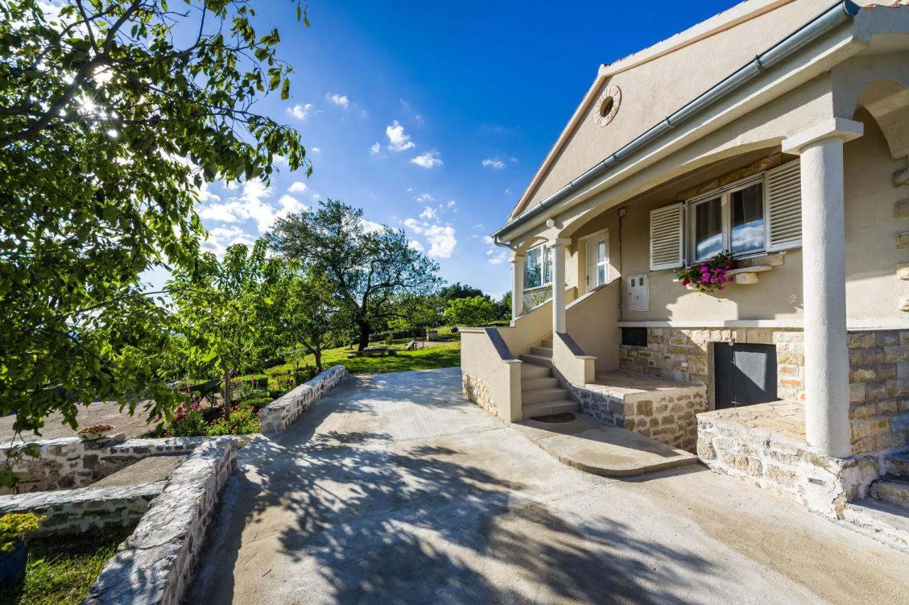 Holiday Home Ante With Beautiful Private Garden Nadin ภายนอก รูปภาพ
